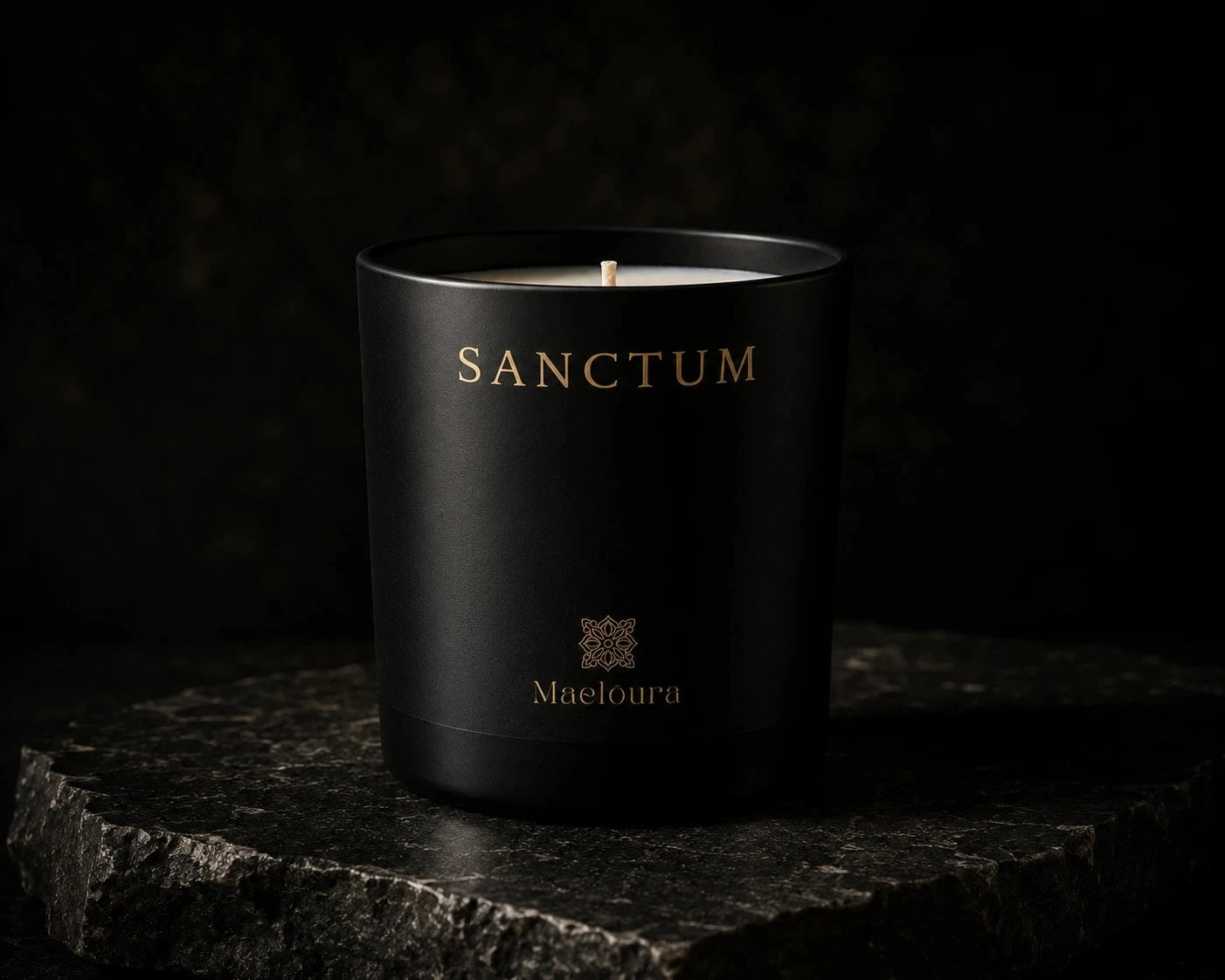 Maelōura SANCTUM Signature Duftkerze in mattschwarzem Glas